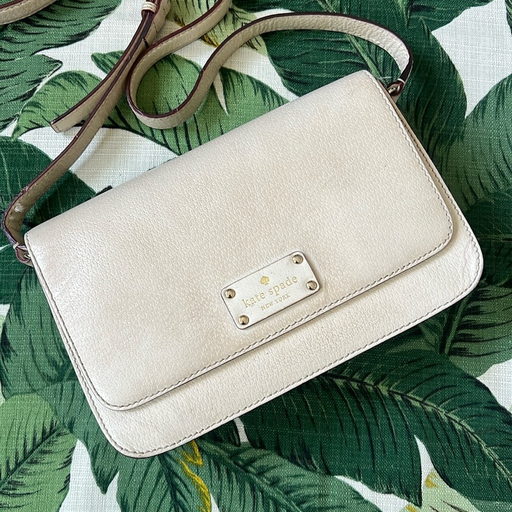 Kate Spade • Wellesley Small Fynn Crossbody Bag in Cream